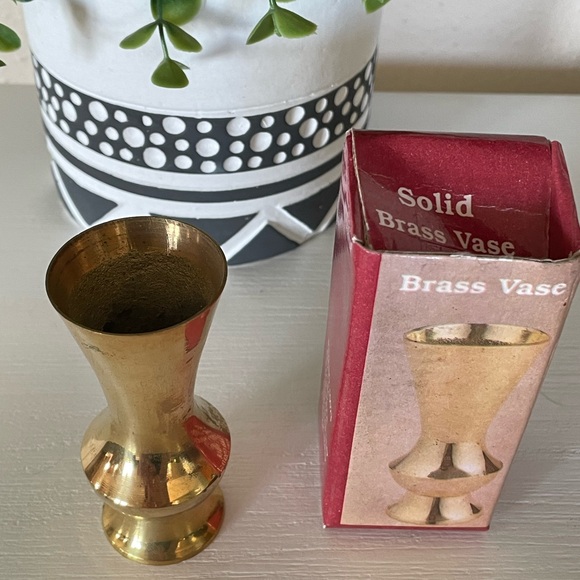 Vintage with box Miniature Brass Bud Vases 3.5” tall Mini vase handcrafted India - Picture 2 of 7